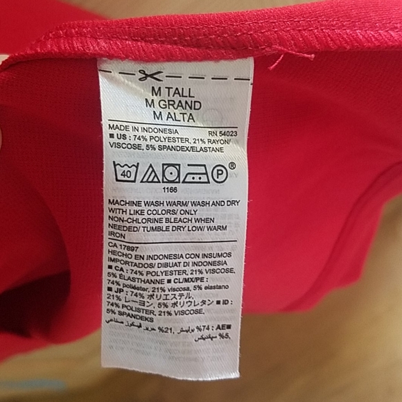 Red dress - Picture 3 of 3